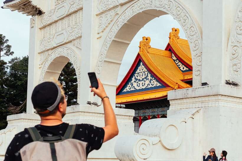 Taipei: Private Tour with Locals – Highlights & Hidden Gems - The guide makes or breaks the experience