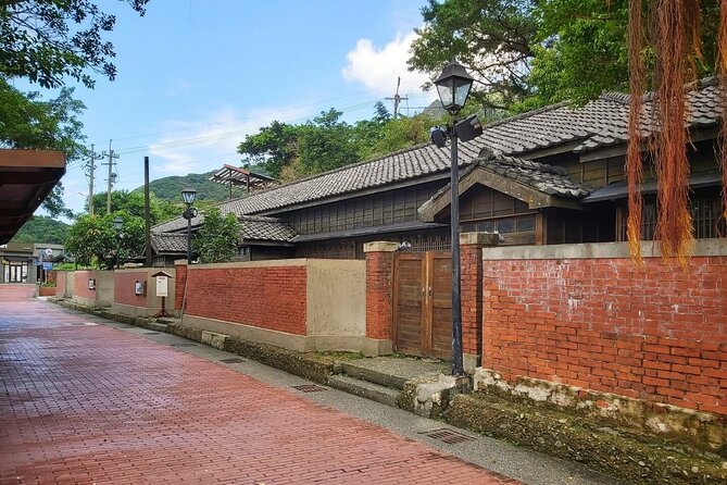 Taipei's Old Gold Rush Town: Jiufen Guided Night Tour - Why Jiufen works best after dark