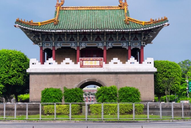 Taipei Scavenger Hunt and Sights Self-Guided Tour - Beginning at Chiang Kai-shek Memorial Hall