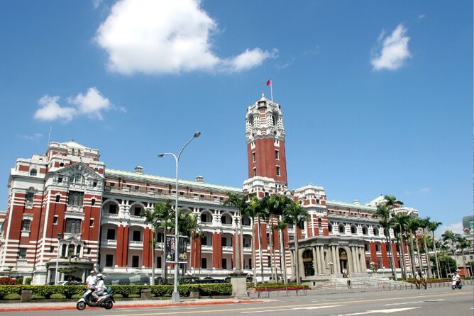 Taipei Scavenger Hunt and Sights Self-Guided Tour - Finding Presidential Hall Plaza through clues