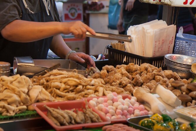 Taipei Street Food & Night Market Tour with a Local: Private & Custom - Why the temple visit matters
