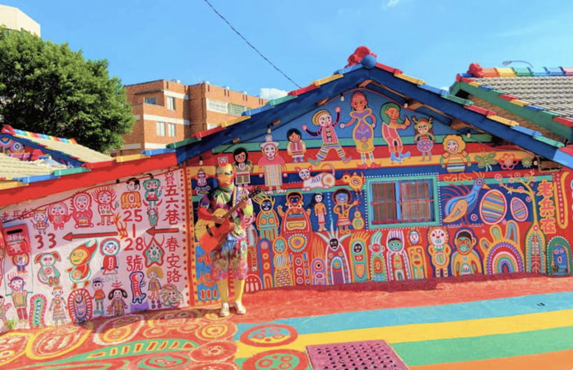 Taipei-Taichung-Taipei Private day trip - Rainbow Village is a quick burst of color