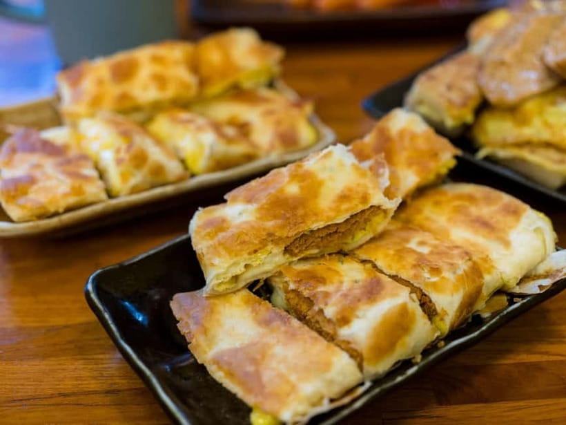 Taipei: Taiwan Traditional Breakfast & Market & Tea Tasting - Who will enjoy this morning most?