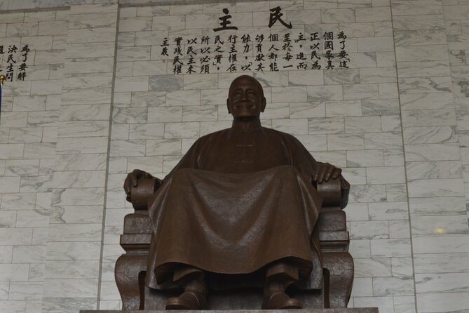Taipei Taster: Layover Escapes in 4-Hour Private Tour - Leaving Taoyuan International Airport with a private guide