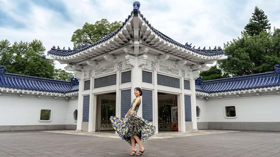 Taiwan Taipei: VIP Photoshoot with Taiwan Photographer - Chiang Kai-shek Memorial Hall and the Traditional Route