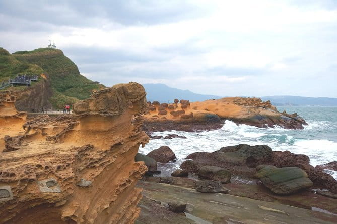 Taiwan TST : Private Tour Taipei, Yangmingshan, Beitou, Tamsui - Xiaoyoukeng: the strongest volcanic display