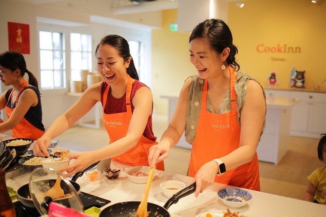 Taiwanese Breakfast Cooking Class in Taipei - Turning soybeans into fresh soy milk