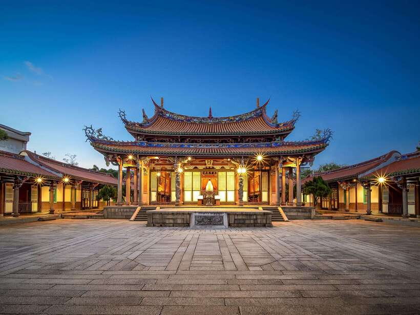 Taoyuan Airport: Layover Taipei City Tour - Booking details that matter
