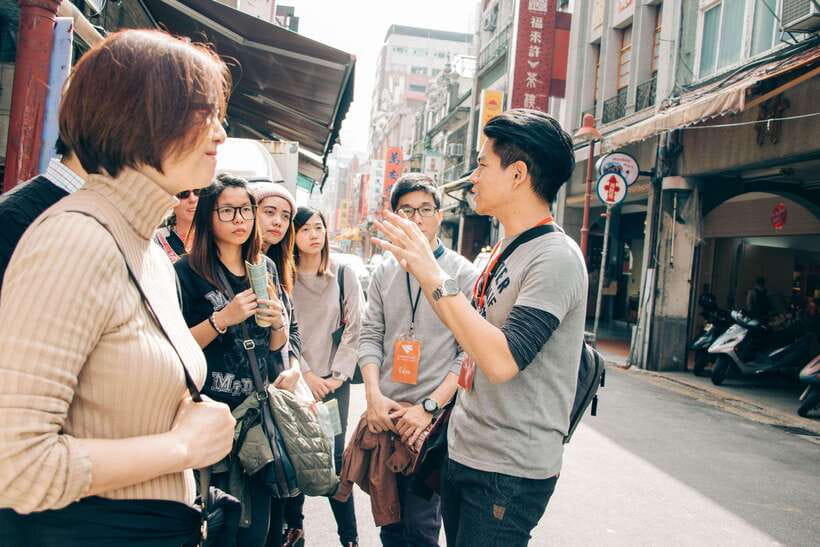 Vintage Taipei - Best of Taiwan and Sunset Walking Tour - Taipei Xia Hai City God Temple and Yue Lao