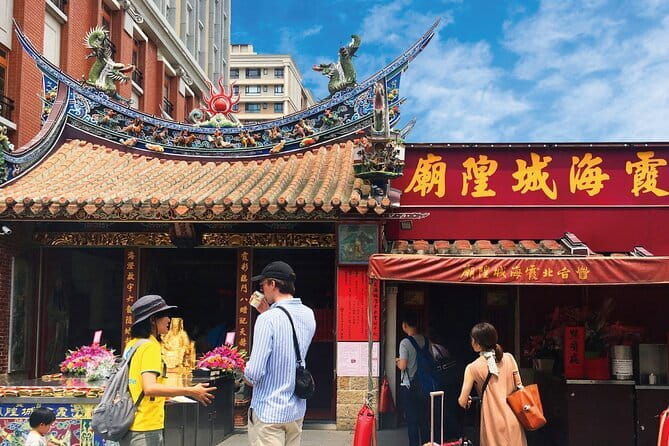 Vintage Taipei - Best of Taiwan & Sunset Walking Tour (Tip-based) - Dadaocheng’s old streets and traditional buildings