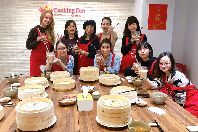 Xiao long bao, Pork thick soup, Bubble milk tea. (Taiwan Cooking Class)-B - A convenient afternoon near Sun Yat Sen Memorial Hall