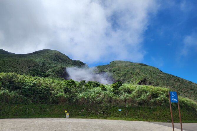 Yamingshan Volcano, Beitou Thermal Valley, Danshui Private Tour - Beitou Thermal Valley and the city’s green library