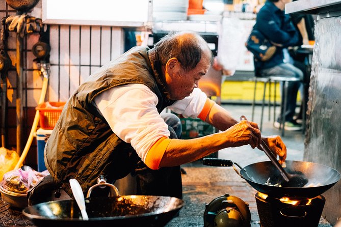 Yansan Night Market Food Tour - Dihua Street and the old-market setting