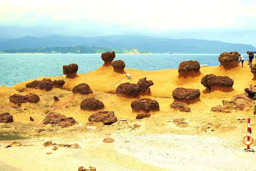 Yehliu Geopark Admission Ticket - Using the audio guide for 15 scenic spots
