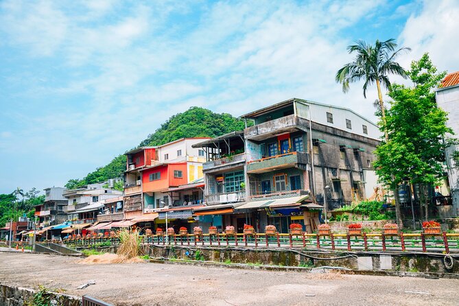 Yehliu, Golden Waterfall, Jiufen, Shifen Day Tour - Two hours in Jiufen Old Street