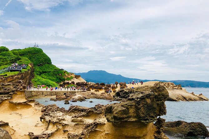 Yehliu & Jiufen & Shifen Day Tour (Departure from Ximending) - Yehliu Geopark and the famous Queen’s Head