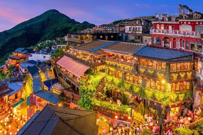 Yehliu, Jiufen & Shifen Taiwans North Coast Day / Night Tour - Yehliu Geopark and the Queen’s Head
