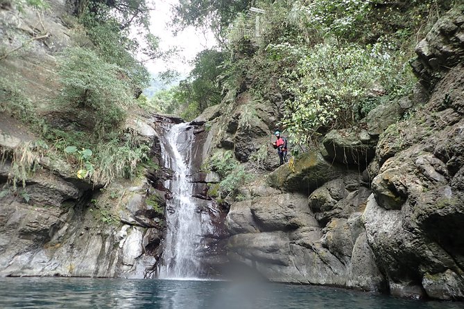 Yi-Hsin creek canyoning in northern Taiwan - Three waterfalls and three major rappels
