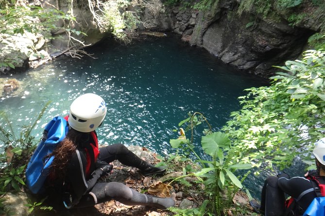 Yi-Hsin creek canyoning in northern Taiwan - Swimming, jumping, and time to enjoy the creek